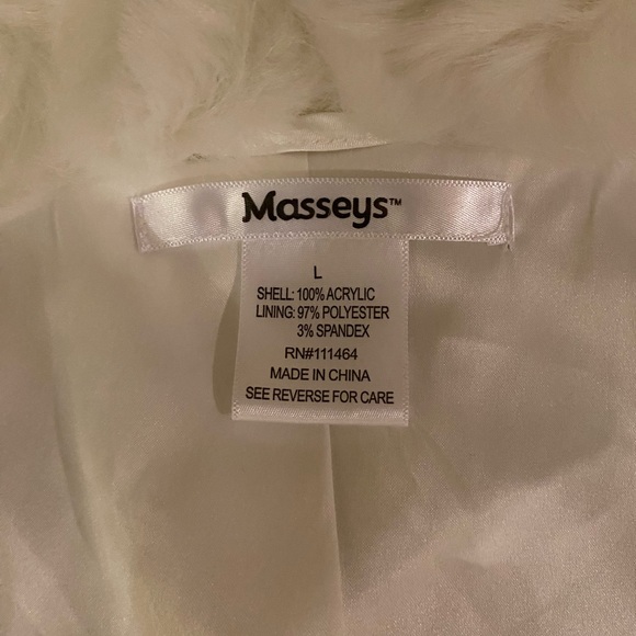 Masseys White Faux Fur Vest with Hook n Eye Closures in Front Size Large - Picture 3 of 7